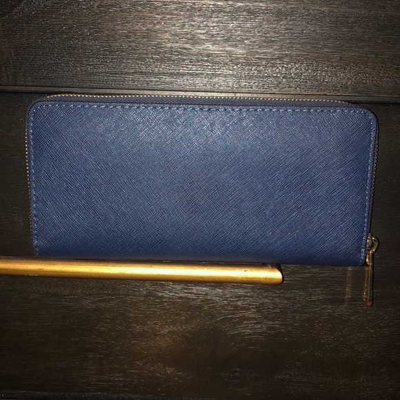 Authentic Michael Kors Leather Wallet - Picture 2 of 8